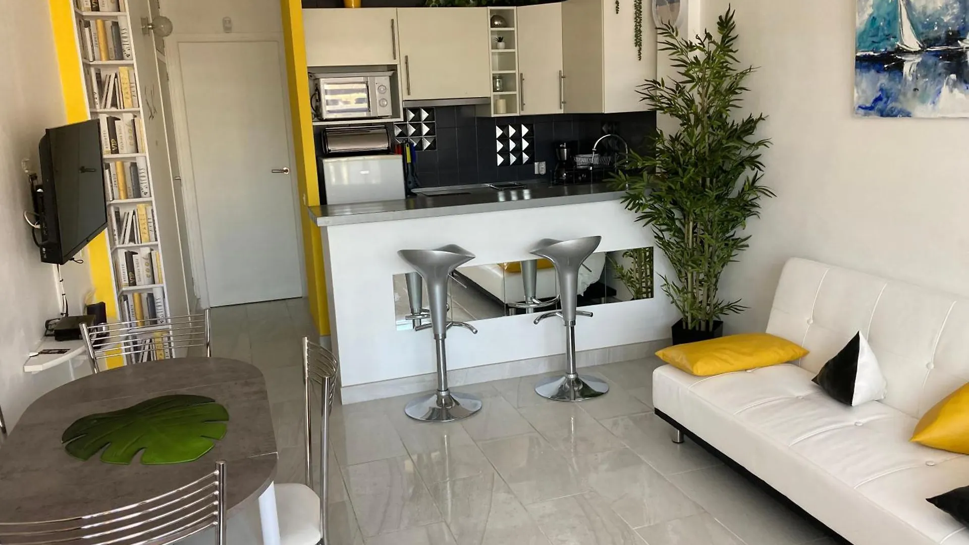 Très Bel Appartement Entièrement Rénové Empuriabrava